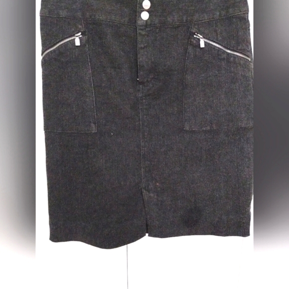 Ralph Lauren Denim Skirt with zip pockets - Picture 3 of 8